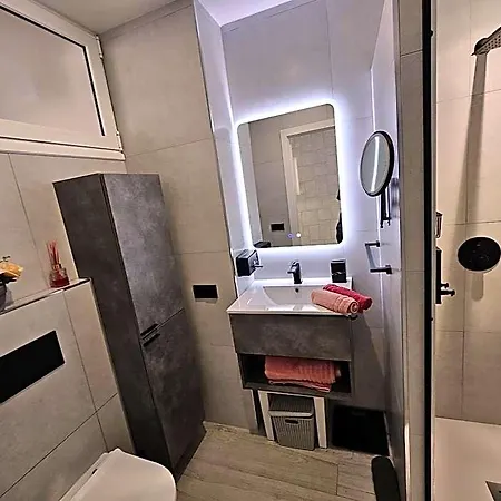 El Dorado 114 Luxury With Full Air-conditioning